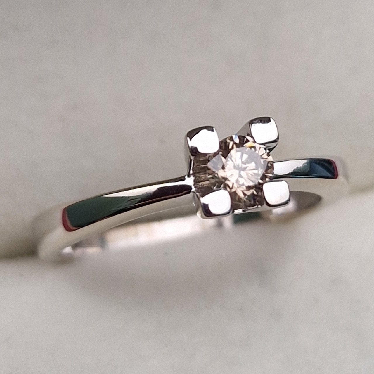 Кольцо Deimantas 101933243 17р 2,85гр 0,23ct. купить,NaN