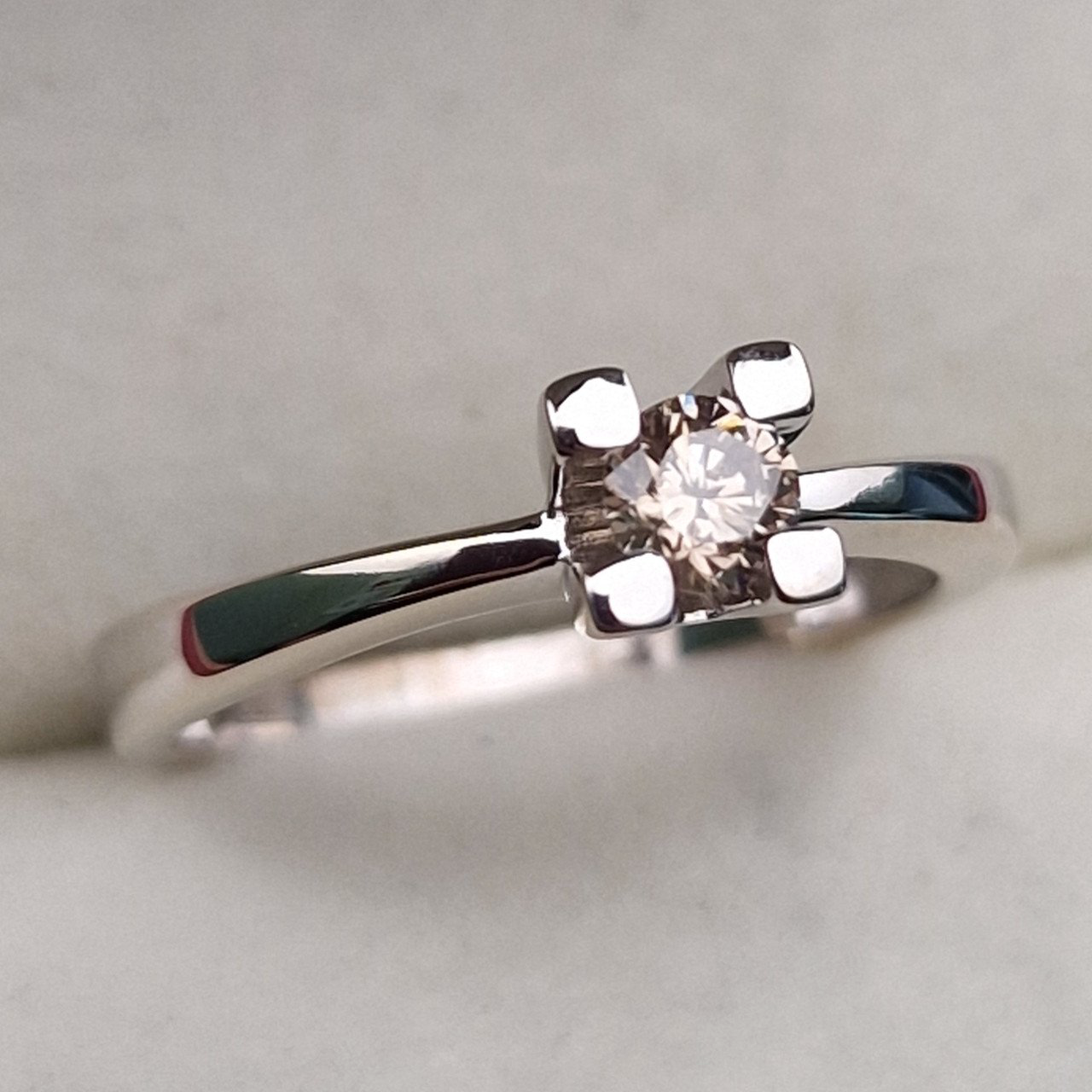 Кольцо Deimantas 101933243 17р 2,85гр 0,23ct. купить,NaN