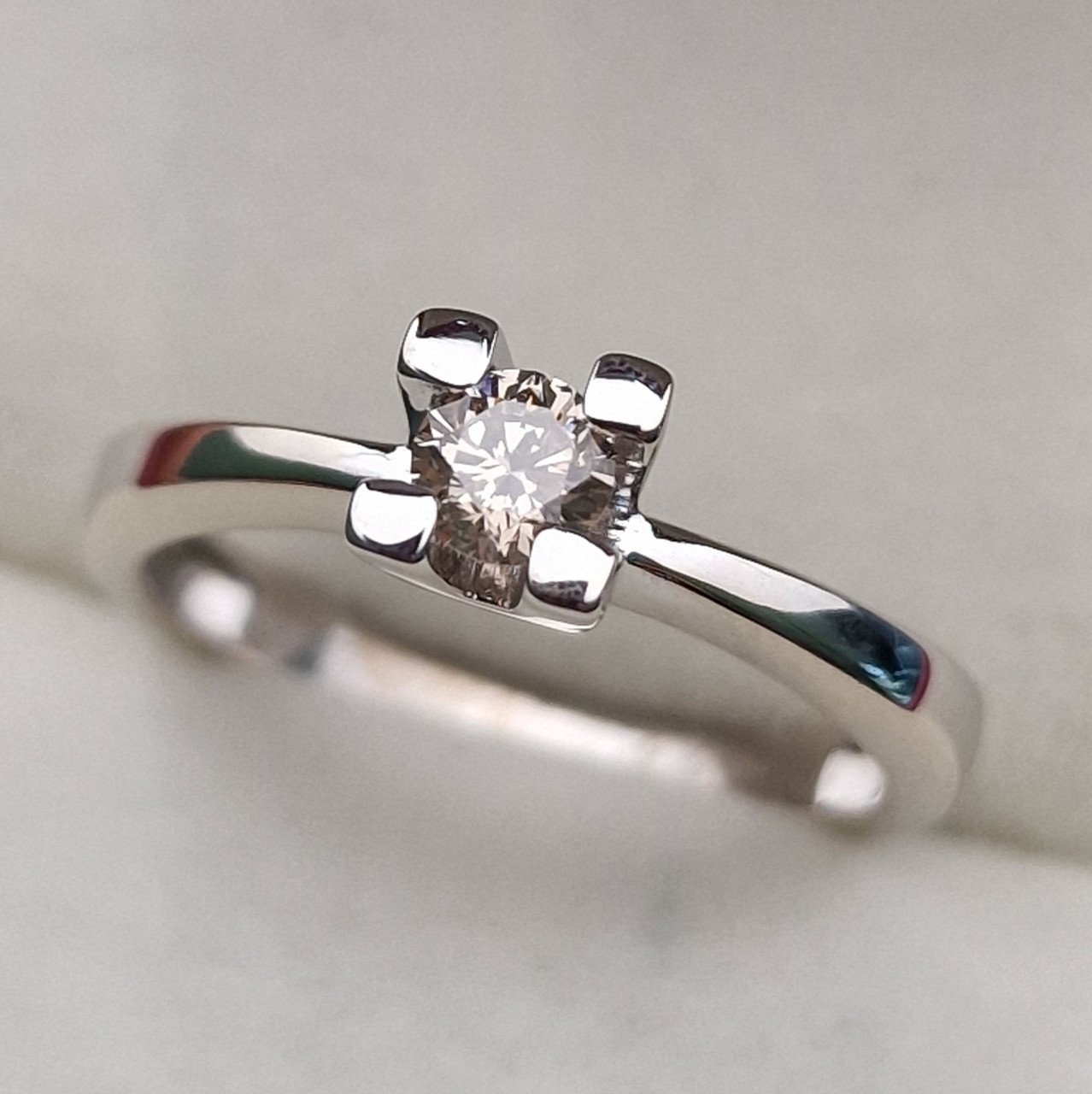 Кольцо Deimantas 101933243 17р 2,85гр 0,23ct. купить,NaN