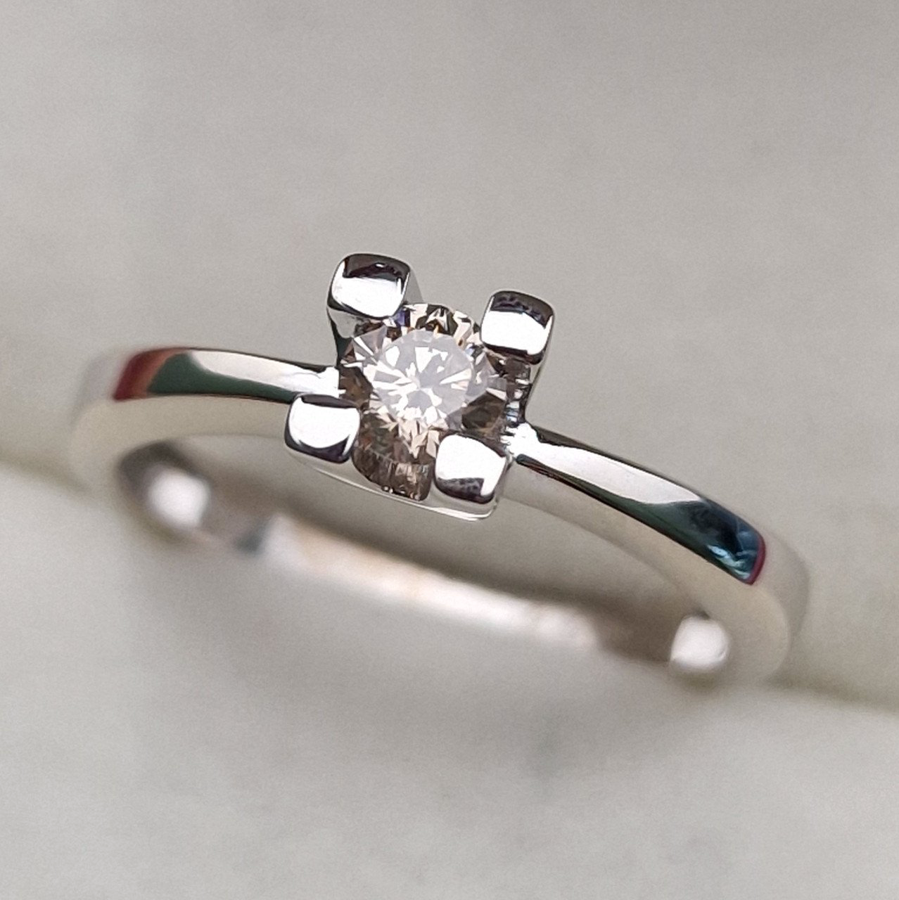 Кольцо Deimantas 101933243 17р 2,85гр 0,23ct. купить,NaN