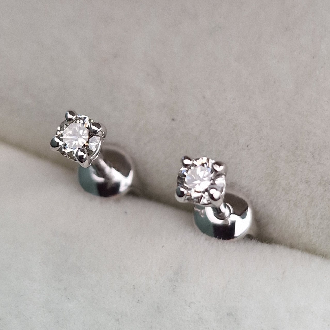 Серьги Deimantas 101934164 0,9гр 0,226ct. купить,NaN