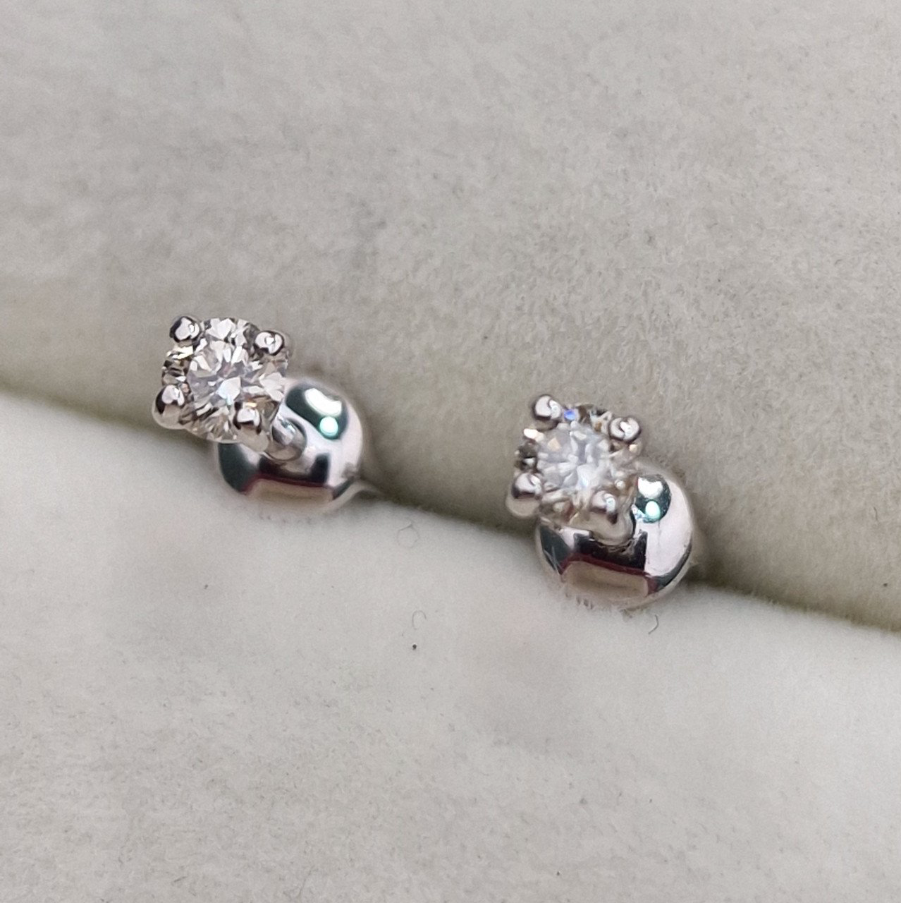 Серьги Deimantas 101934164 0,9гр 0,226ct. купить,NaN