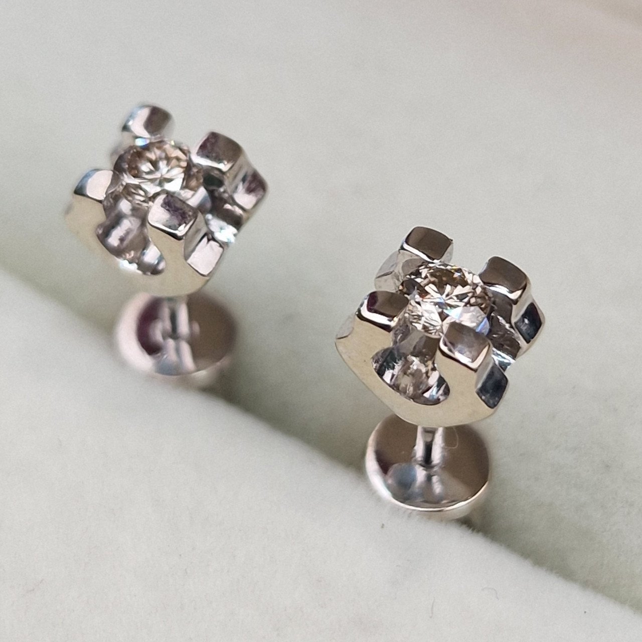 Серьги Deimantas 101934220 2,26гр 0,261ct. купить,NaN