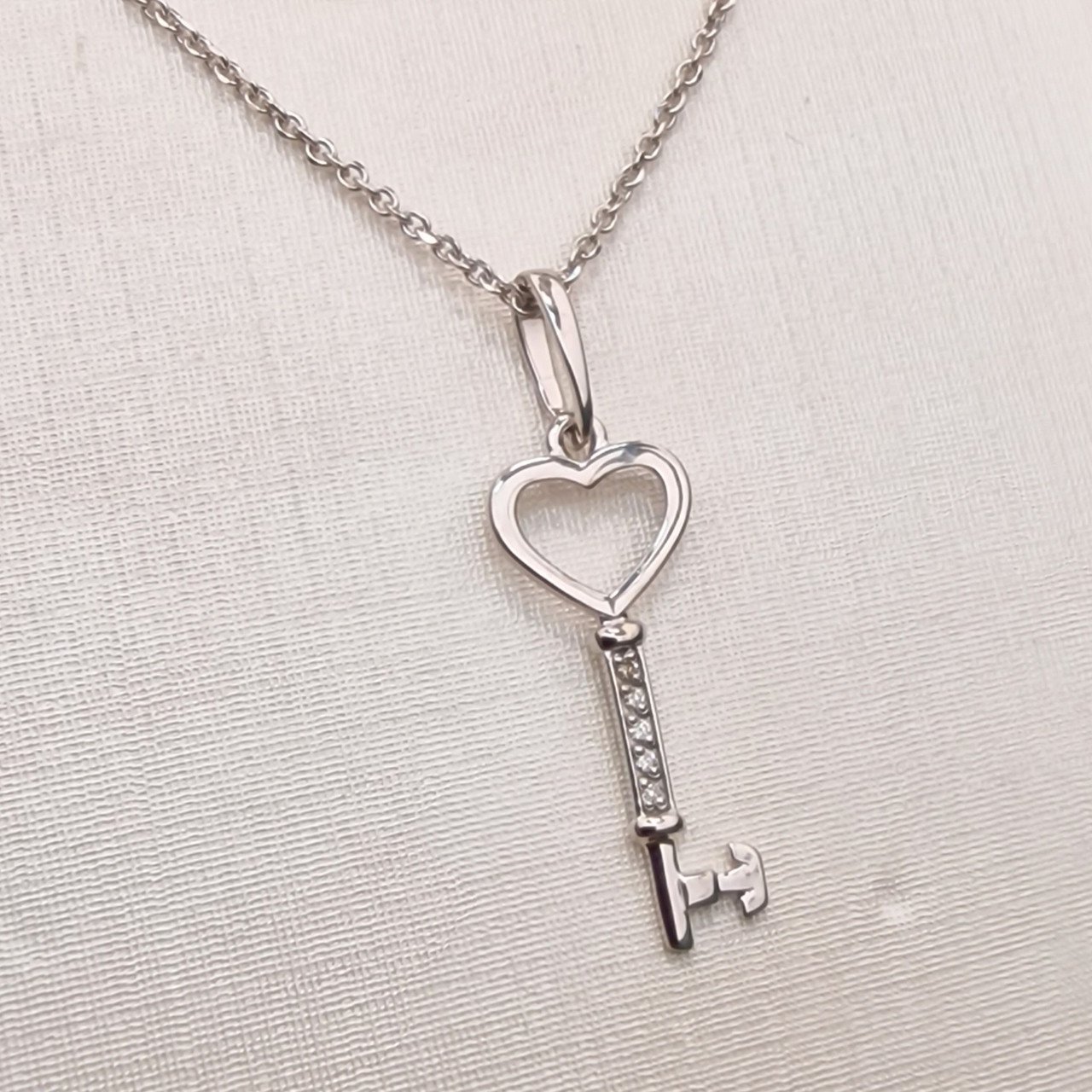 Кулон Deimantas 101934318 0,73гр 0,03ct. купить,NaN