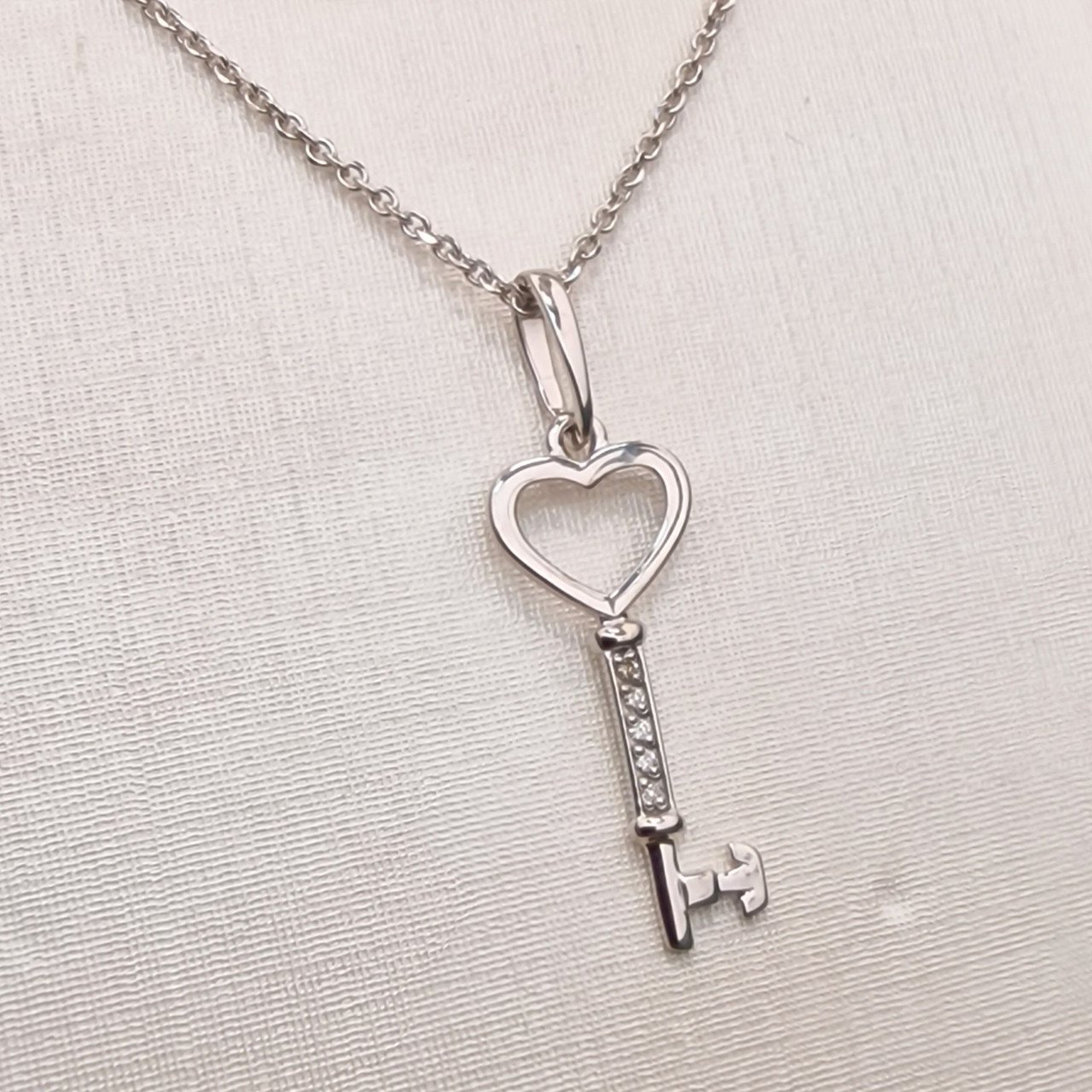 Кулон Deimantas 101934318 0,73гр 0,03ct. купить,NaN