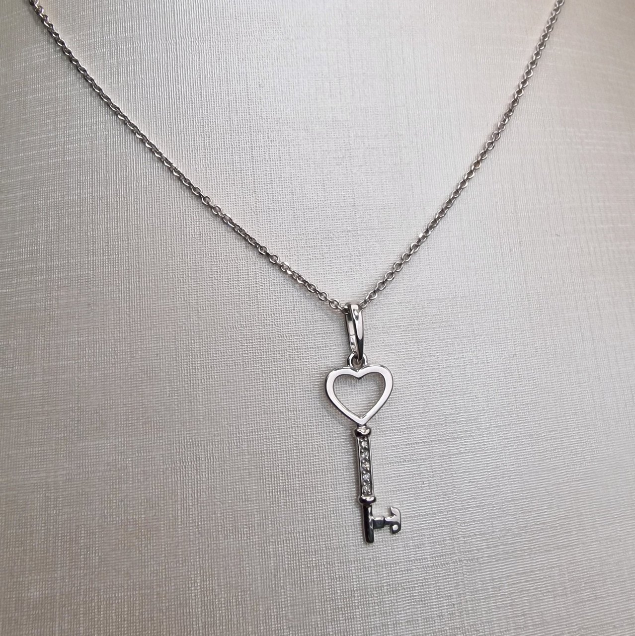 Кулон Deimantas 101934318 0,73гр 0,03ct. купить,NaN