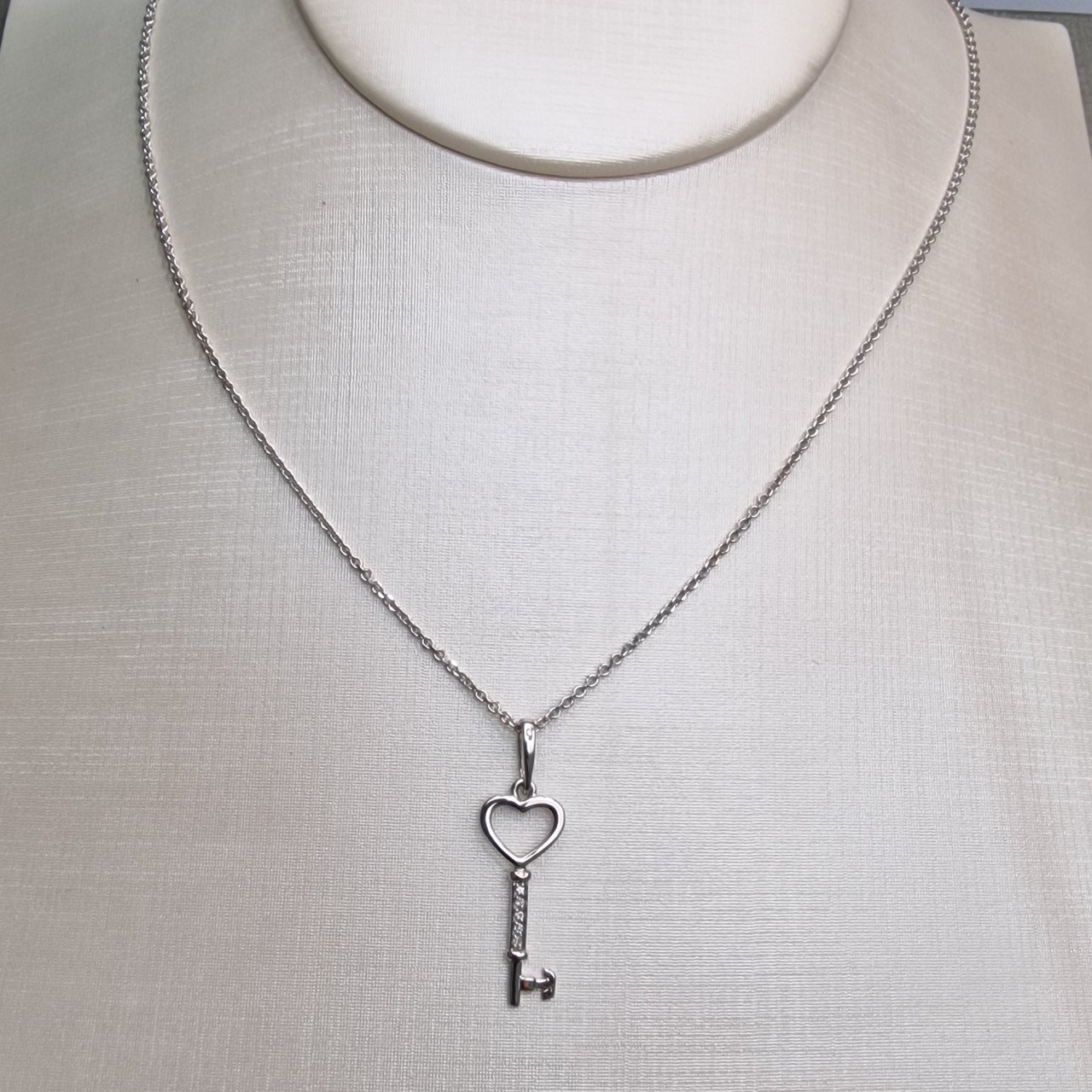 Кулон Deimantas 101934318 0,73гр 0,03ct. купить,NaN