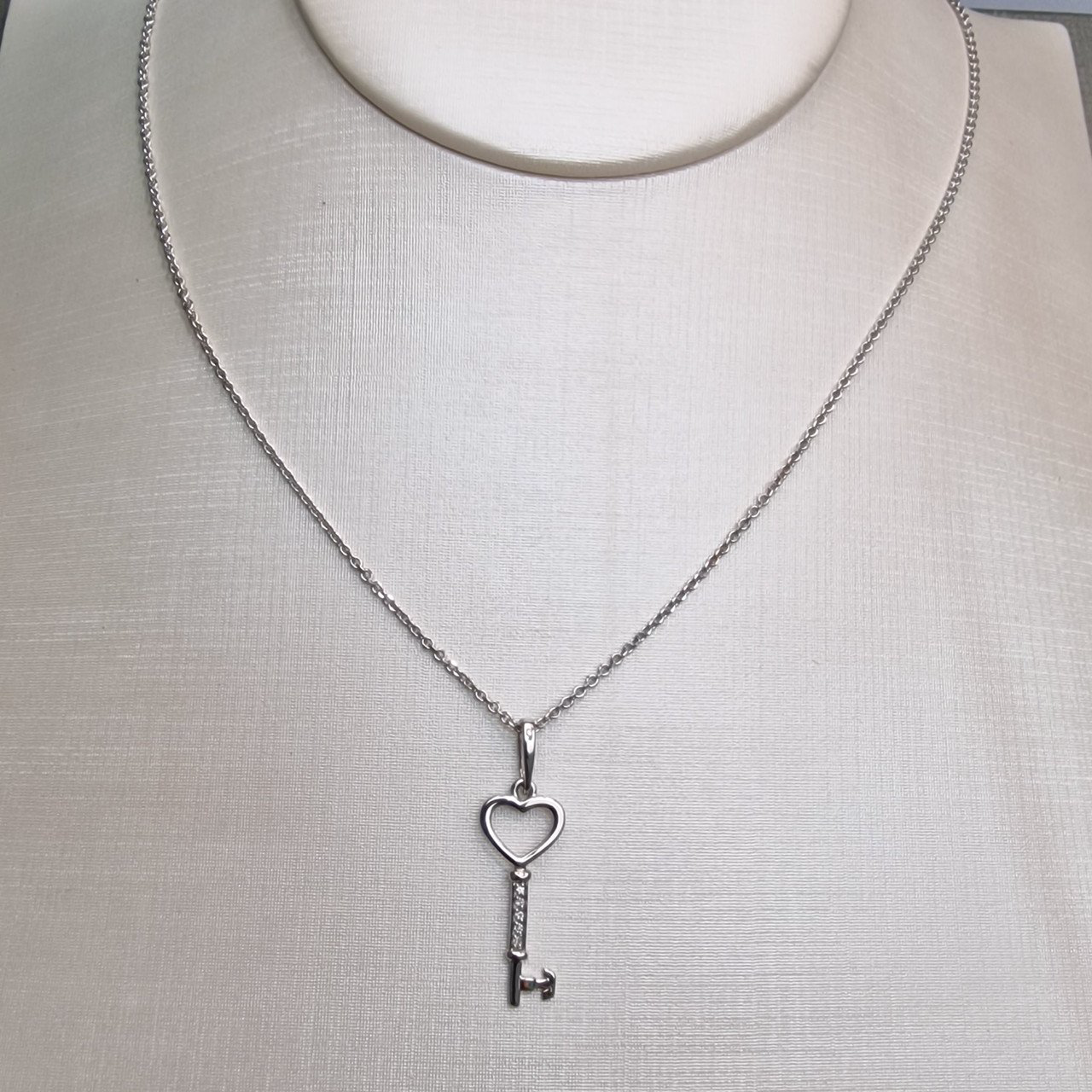 Кулон Deimantas 101934318 0,73гр 0,03ct. купить,NaN