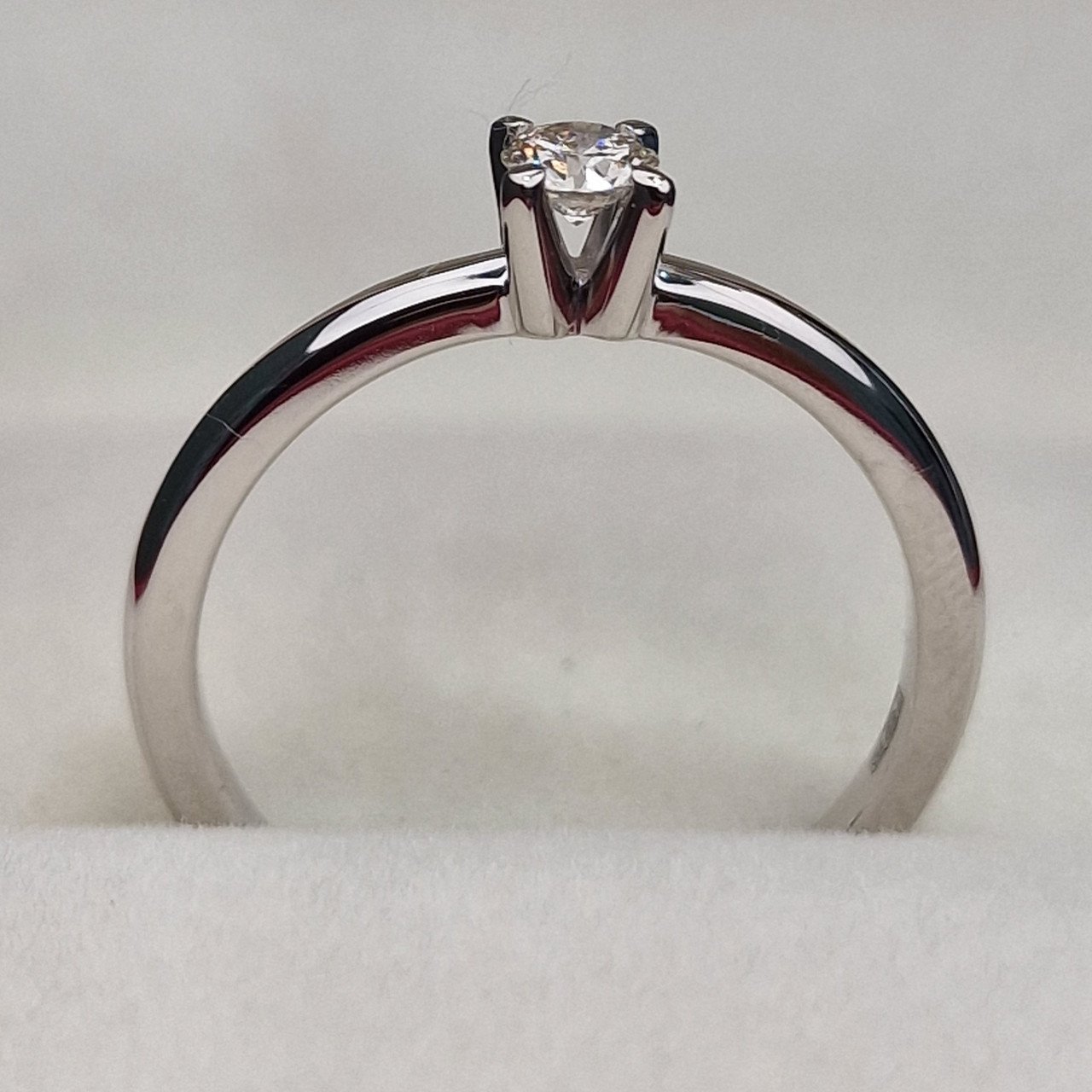 Кольцо Deimantas 102074563 17,5р 2,25гр 0,18ct. купить,NaN