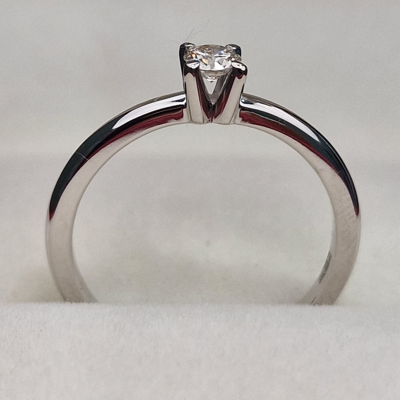 Кольцо Deimantas 102074563 17,5р 2,25гр 0,18ct. купить,NaN