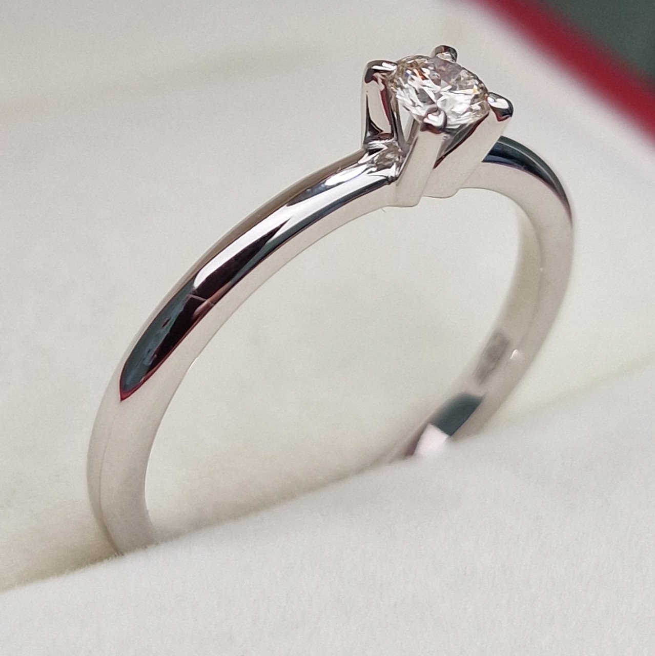 Кольцо Deimantas 102074563 17,5р 2,25гр 0,18ct. купить,NaN