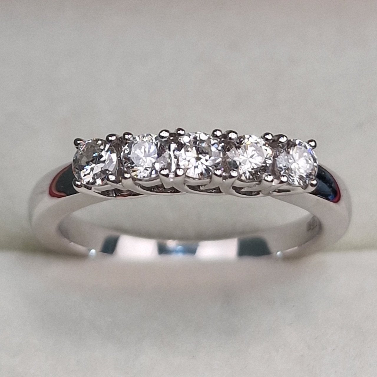 Кольцо Deimantas 102074582 17р 3,59гр 0,465ct. купить,NaN