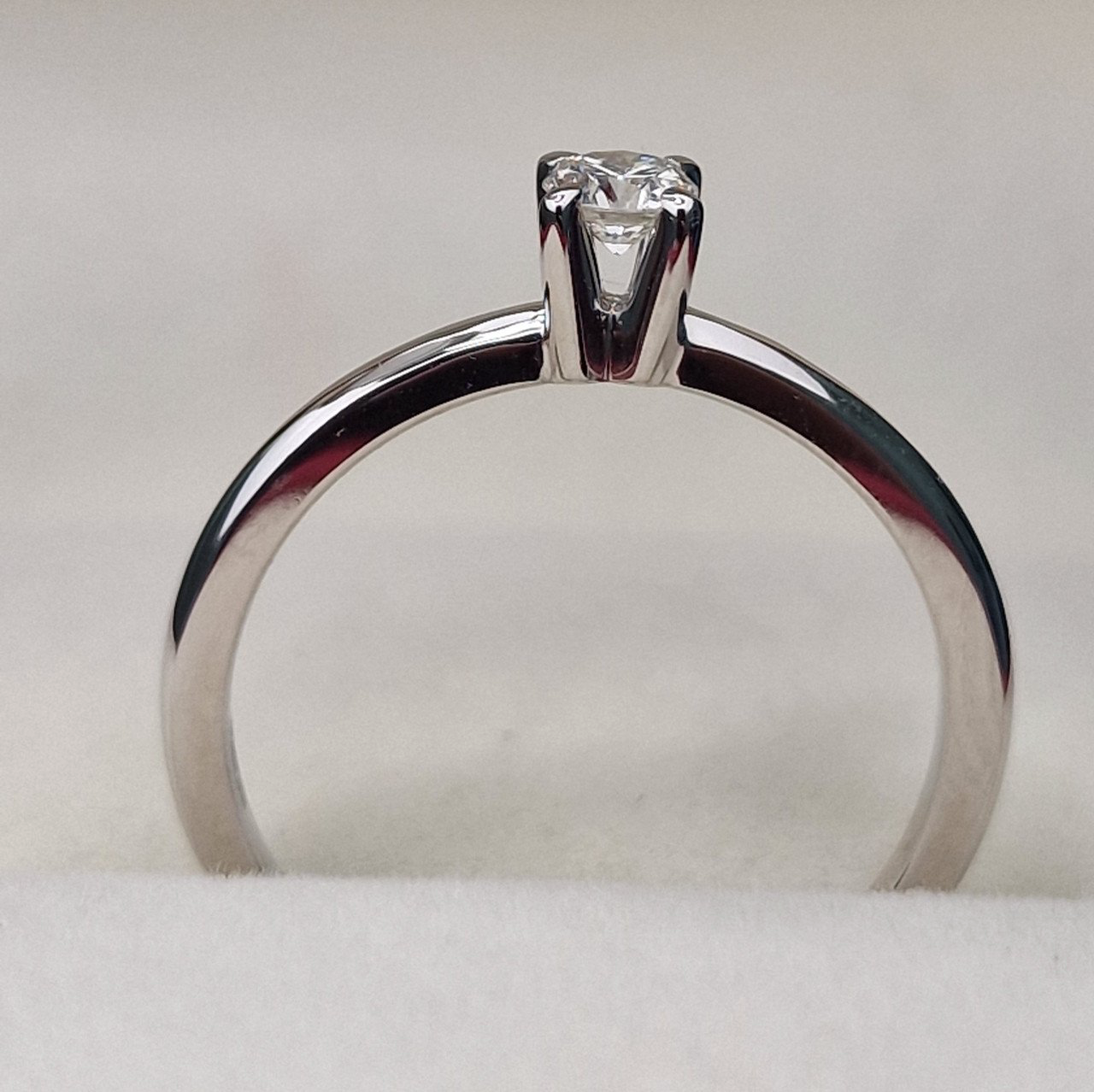 Кольцо Deimantas 102074570 17р 2,1гр 0,18ct. купить,NaN