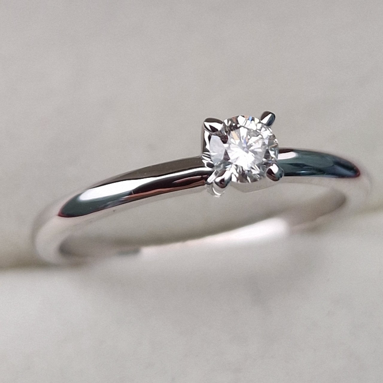 Кольцо Deimantas 102074570 17р 2,1гр 0,18ct. купить,NaN