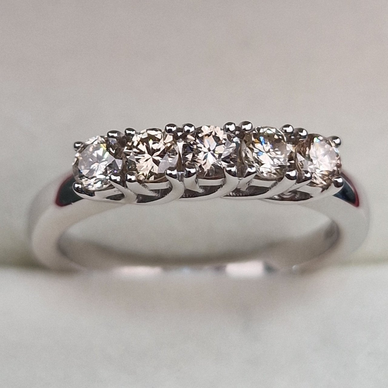 Кольцо Deimantas 102074593 17р 3,58гр 0,465ct. купить,NaN