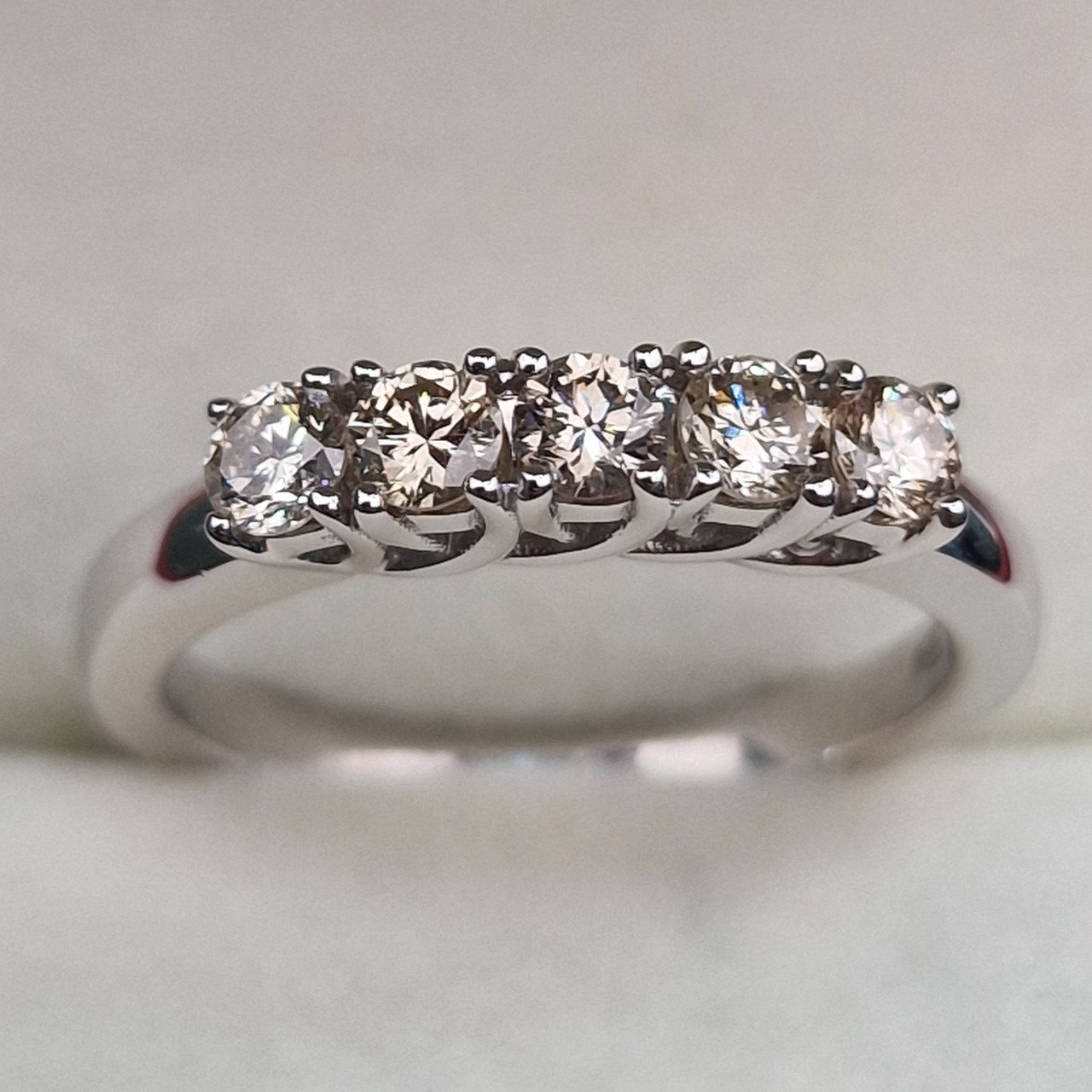 Кольцо Deimantas 102074593 17р 3,58гр 0,465ct. купить,NaN