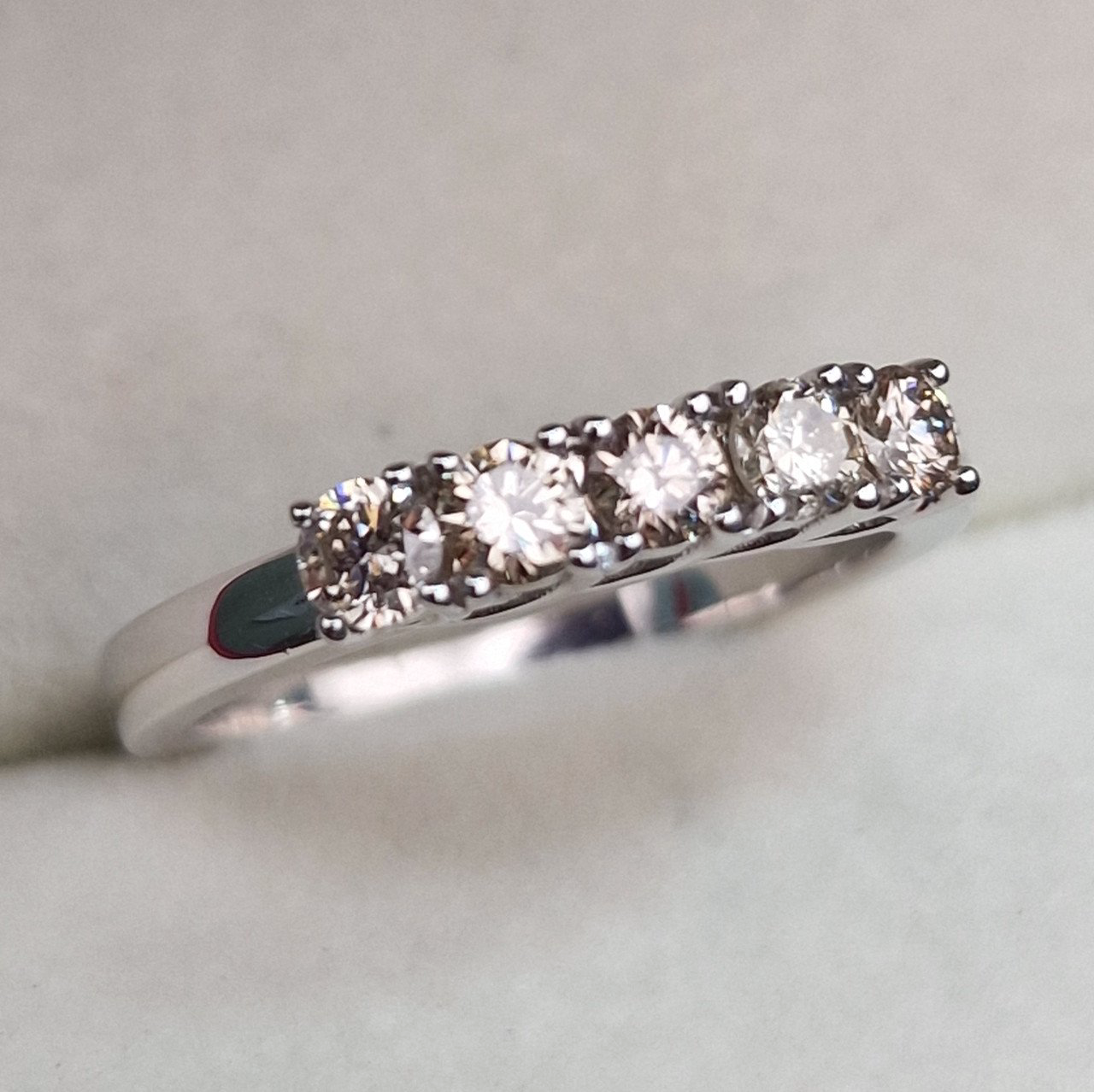Кольцо Deimantas 102074593 17р 3,58гр 0,465ct. купить,NaN