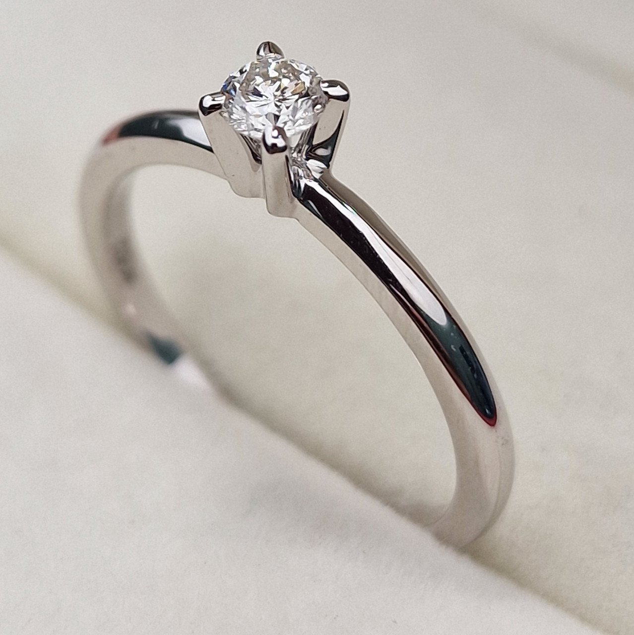 Кольцо Deimantas 102187774 17р 2,28гр 0,17ct. купить,NaN