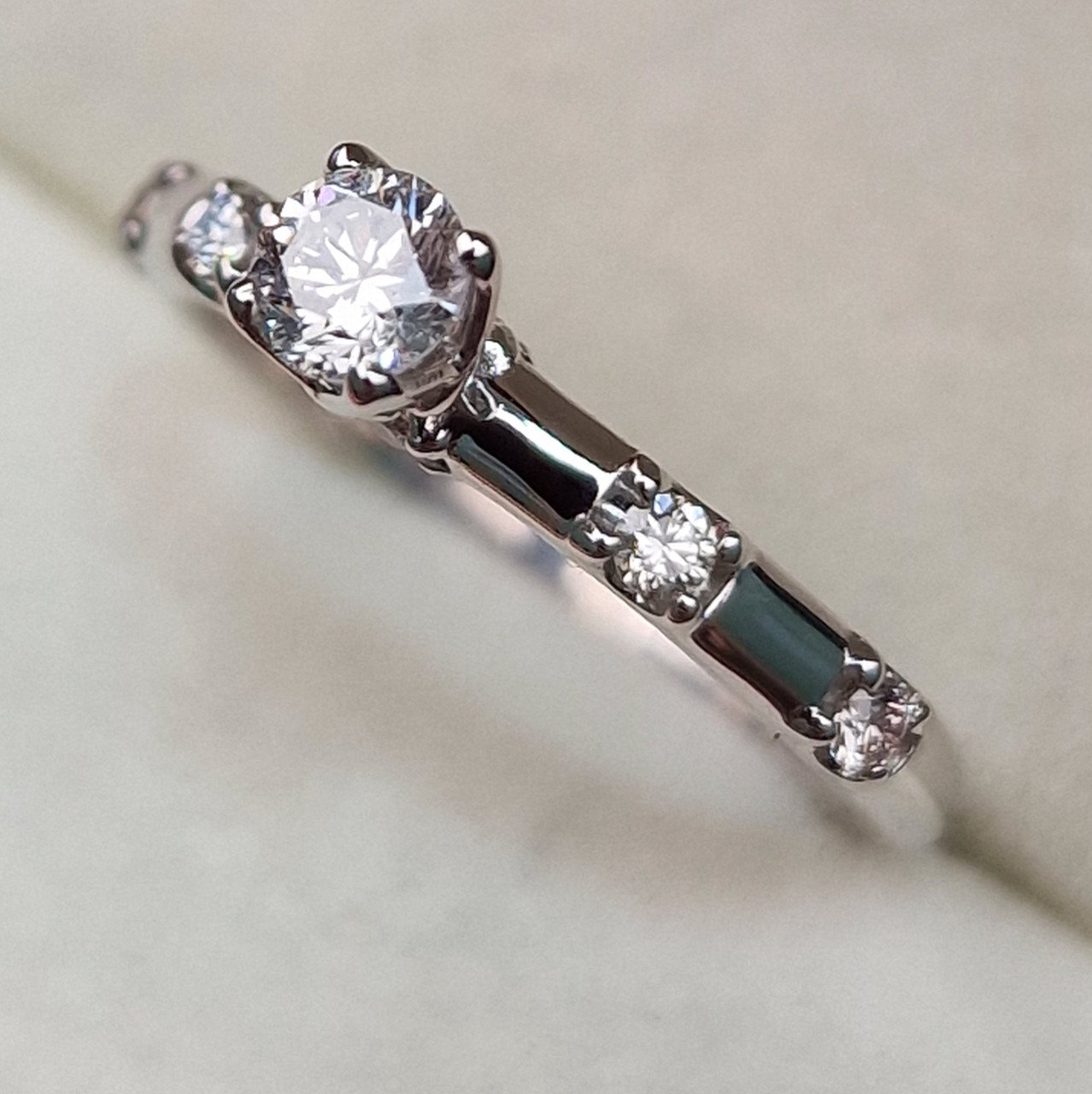 Кольцо Deimantas 102190716 16,5р 3,45гр 0,46ct. купить,NaN