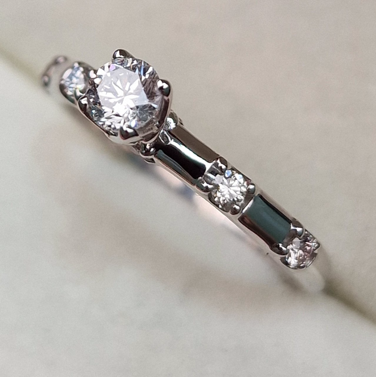 Кольцо Deimantas 102190716 16,5р 3,45гр 0,46ct. купить,NaN