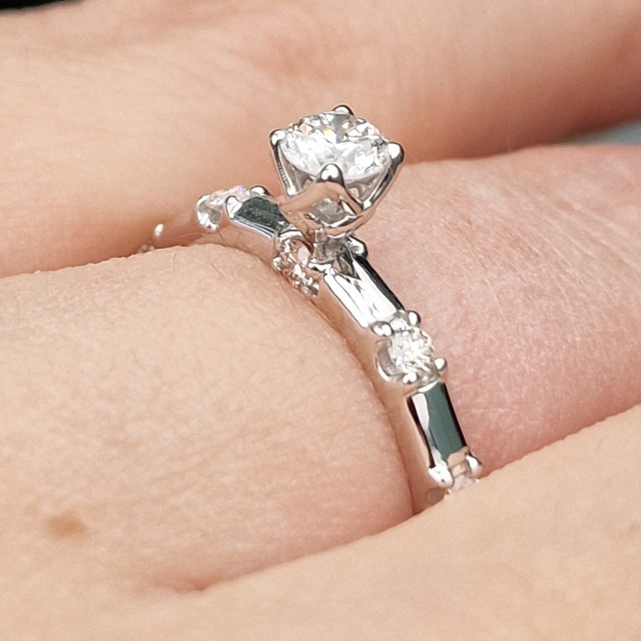 Кольцо Deimantas 102190716 16,5р 3,45гр 0,46ct. купить,NaN