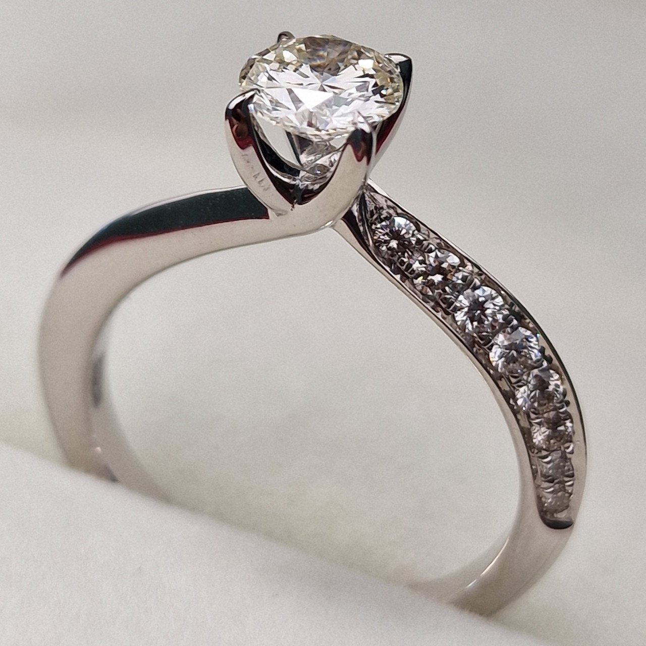 Кольцо Deimantas 102190764 17р 3,68гр 1,00ct. купить,NaN
