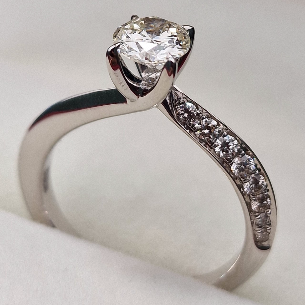 Кольцо Deimantas 102190764 17р 3,68гр 1,00ct. купить,NaN