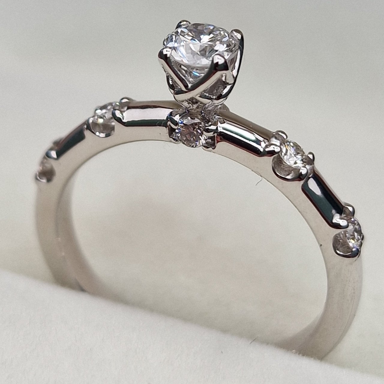 Кольцо Deimantas 102190716 16,5р 3,45гр 0,46ct. купить,NaN
