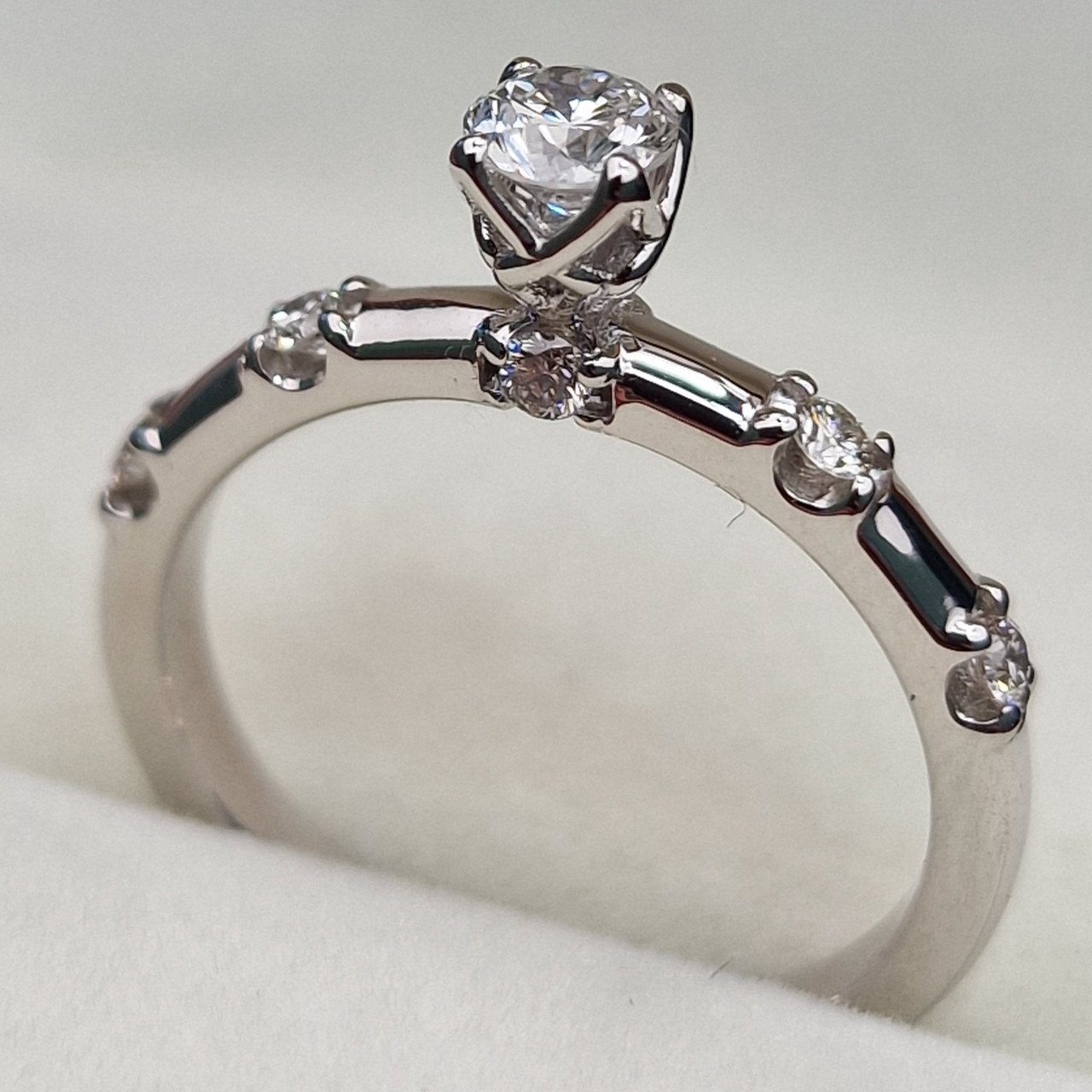 Кольцо Deimantas 102190716 16,5р 3,45гр 0,46ct. купить,NaN