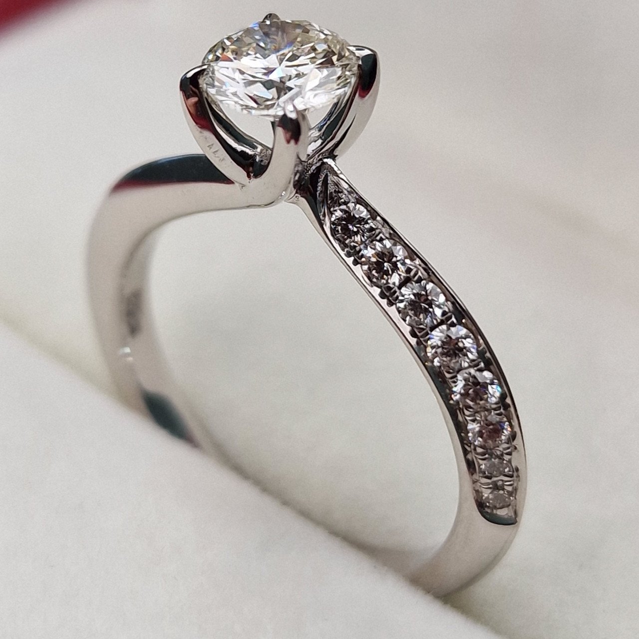 Кольцо Deimantas 102190764 17р 3,68гр 1,00ct. купить,NaN