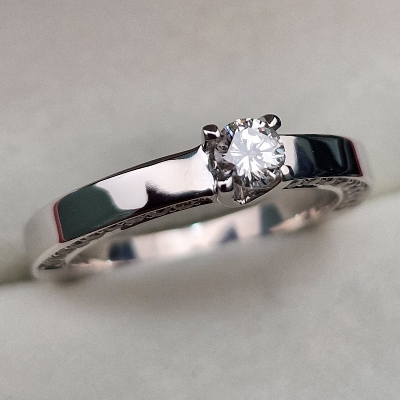 Кольцо Deimantas 102207824 16,5р 4,78гр 0,54ct. купить,NaN