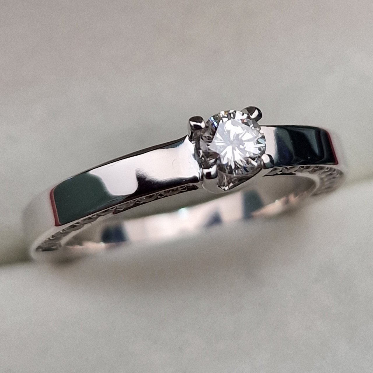 Кольцо Deimantas 102207824 16,5р 4,78гр 0,54ct. купить,NaN