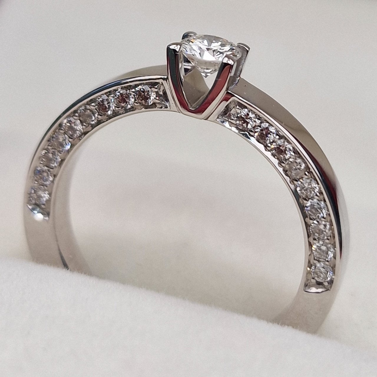 Кольцо Deimantas 102207824 16,5р 4,78гр 0,54ct. купить,NaN