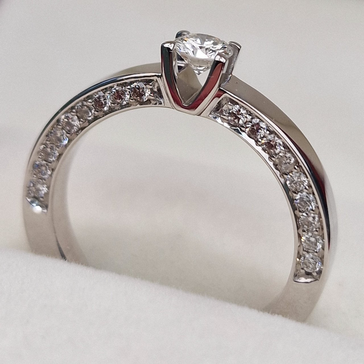 Кольцо Deimantas 102207824 16,5р 4,78гр 0,54ct. купить,NaN