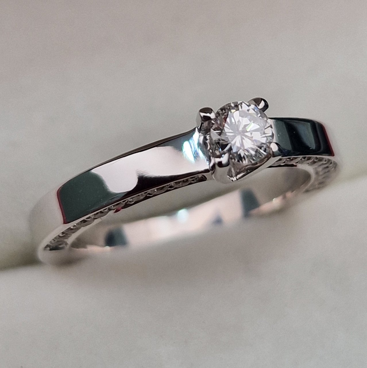 Кольцо Deimantas 102207824 16,5р 4,78гр 0,54ct. купить,NaN