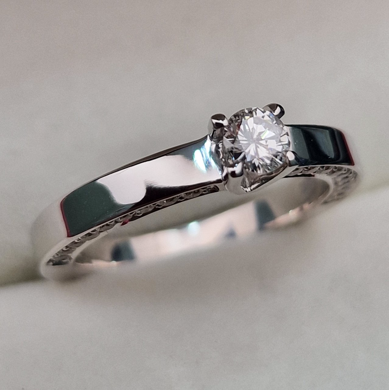 Кольцо Deimantas 102207824 16,5р 4,78гр 0,54ct. купить,NaN