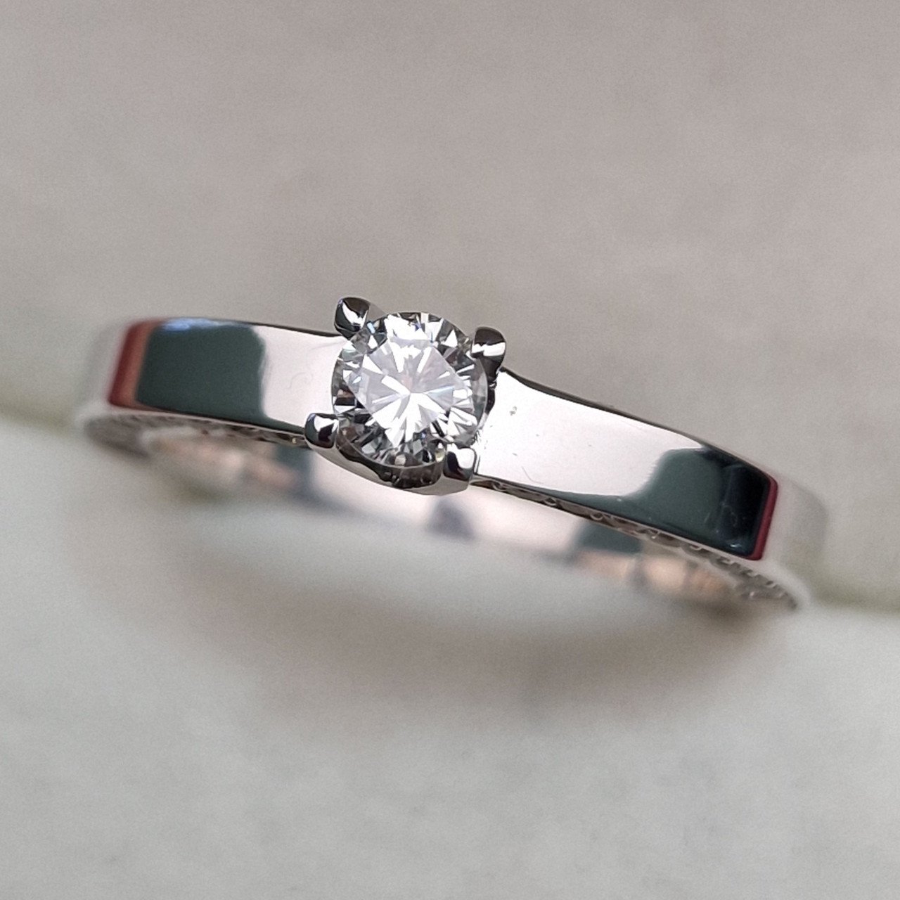 Кольцо Deimantas 102207824 16,5р 4,78гр 0,54ct. купить,NaN
