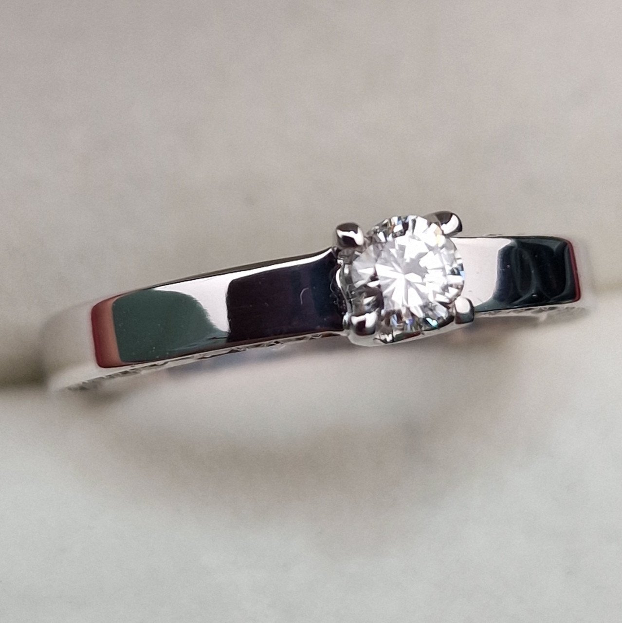 Кольцо Deimantas 102207824 16,5р 4,78гр 0,54ct. купить,NaN