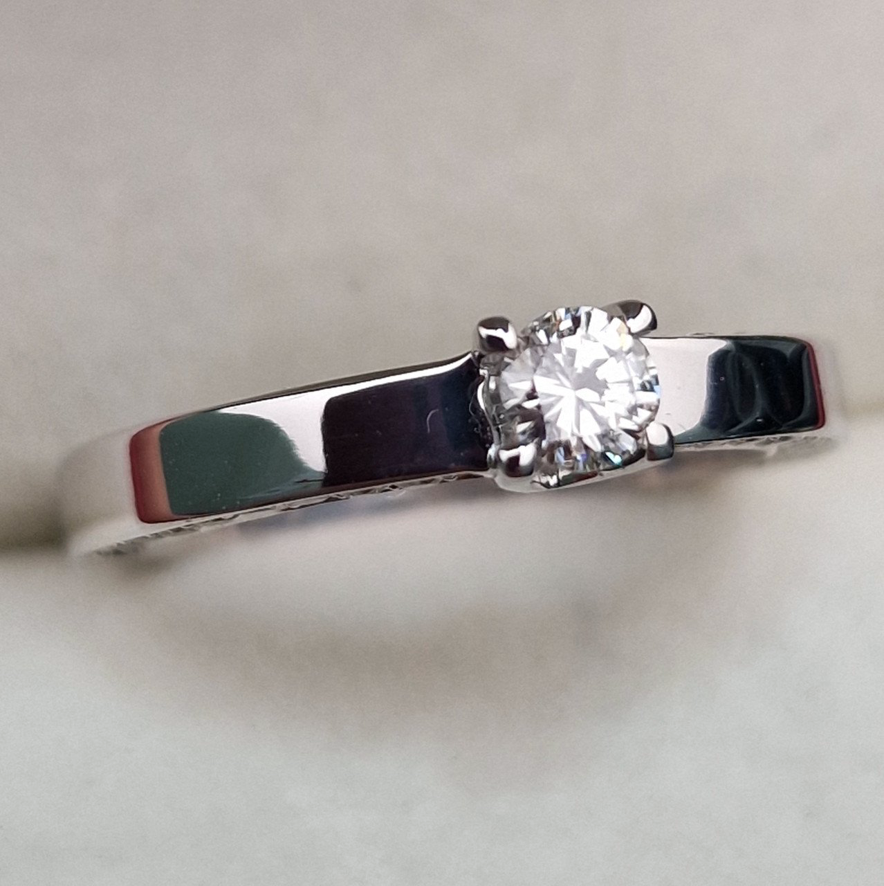 Кольцо Deimantas 102207824 16,5р 4,78гр 0,54ct. купить,NaN