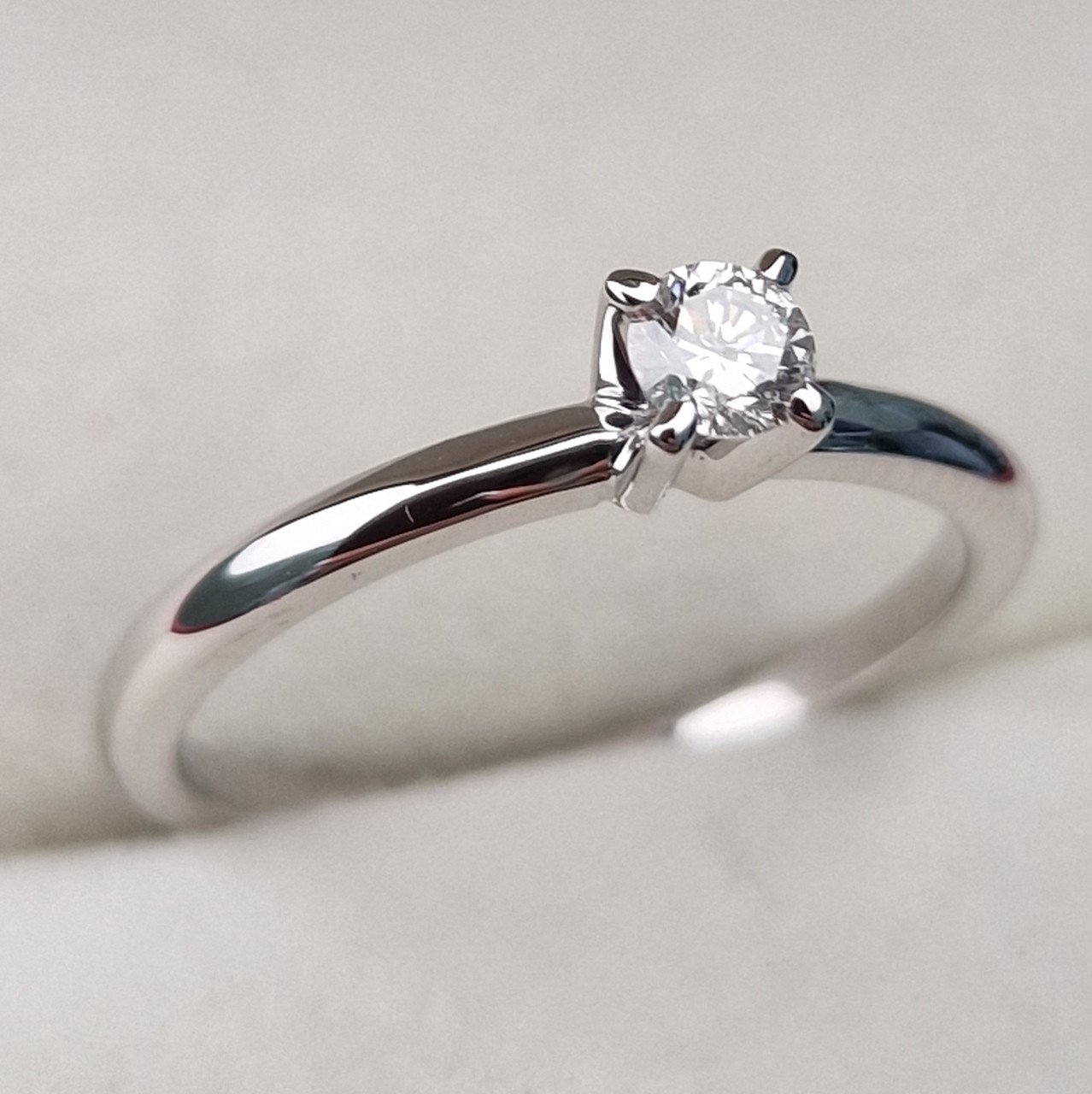 Кольцо Deimantas 102207892 16р 2,12гр 0,18ct. купить,NaN