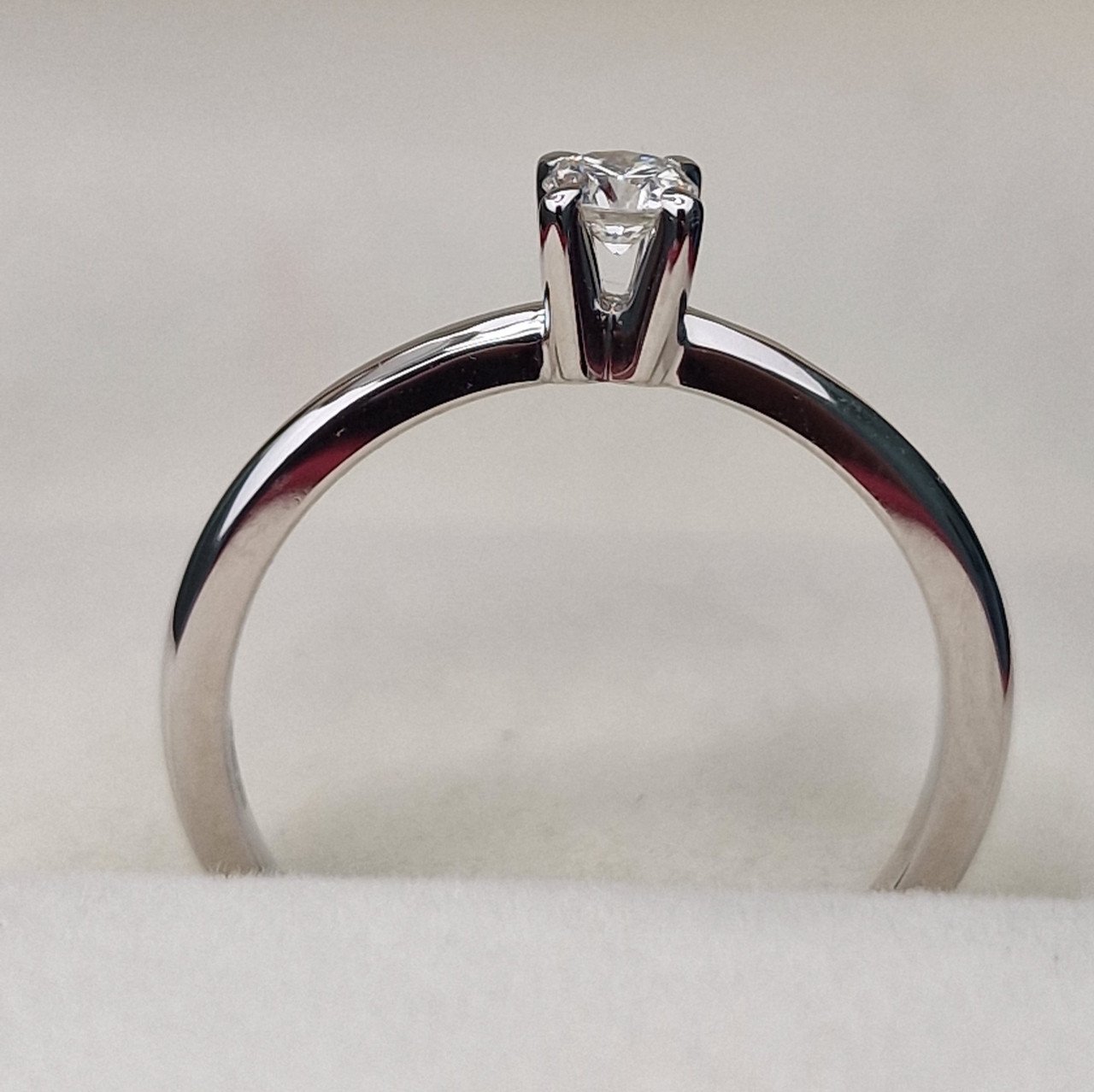 Кольцо Deimantas 102207892 16р 2,12гр 0,18ct. купить,NaN