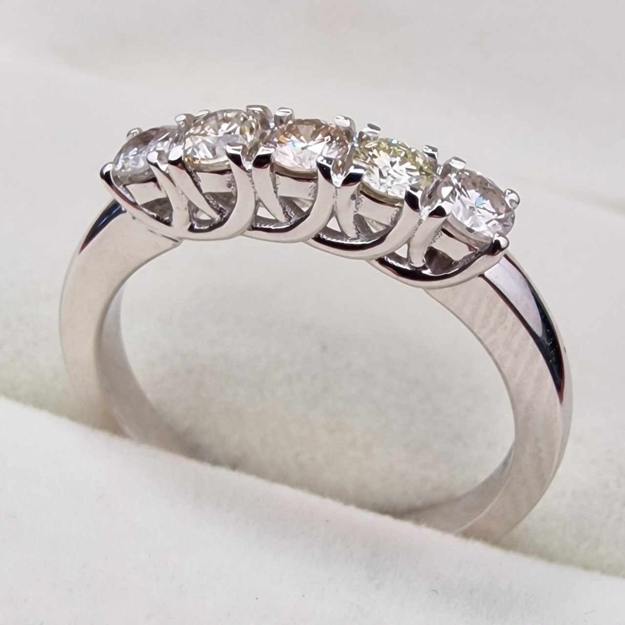 Кольцо Deimantas 102207902 17р 3,43гр 0,465ct. купить,NaN