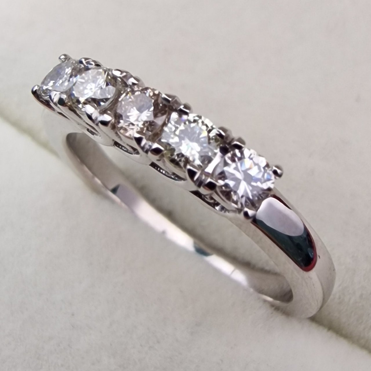 Кольцо Deimantas 102207902 17р 3,43гр 0,465ct. купить,NaN