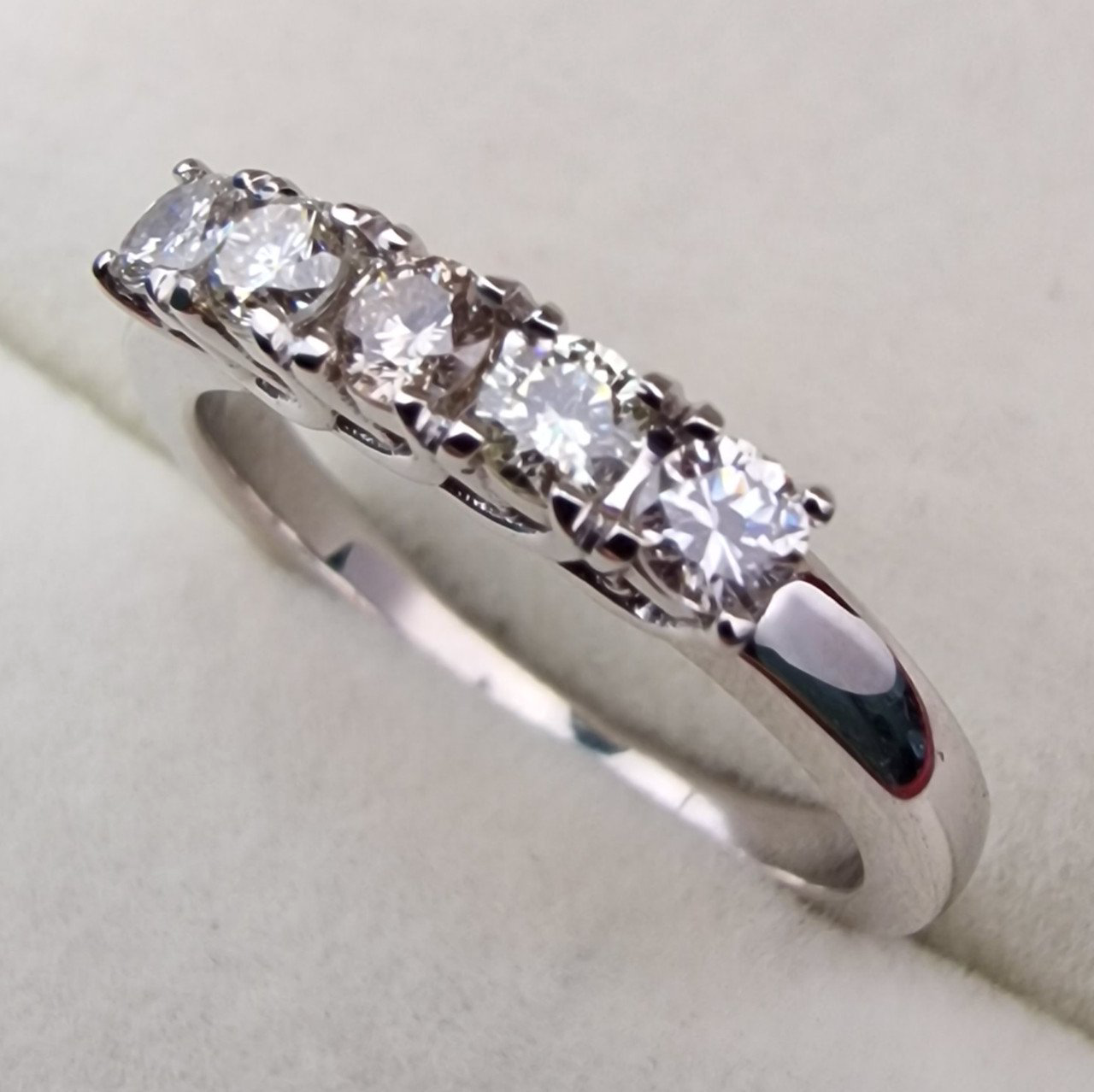 Кольцо Deimantas 102207902 17р 3,43гр 0,465ct. купить,NaN
