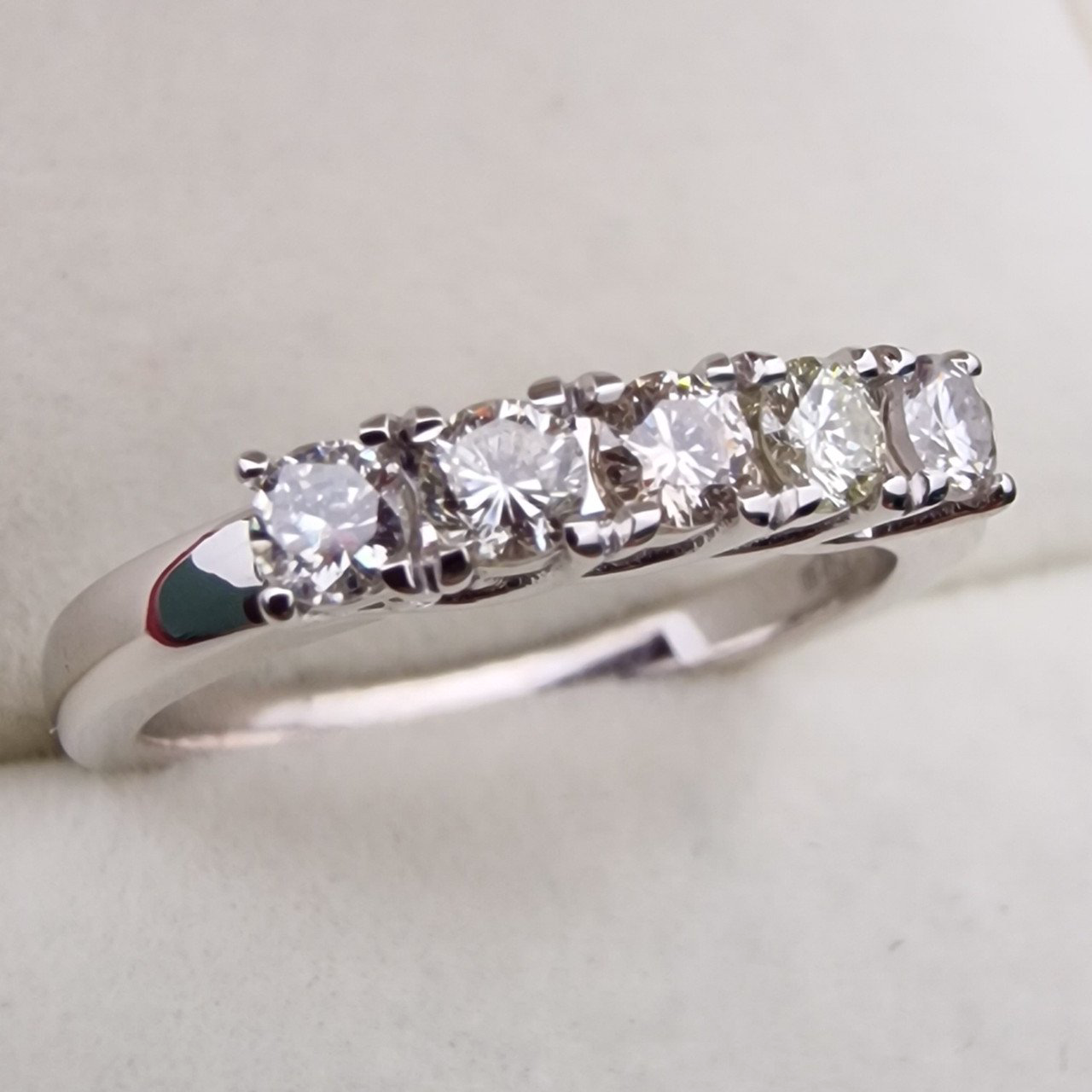 Кольцо Deimantas 102207902 17р 3,43гр 0,465ct. купить,NaN