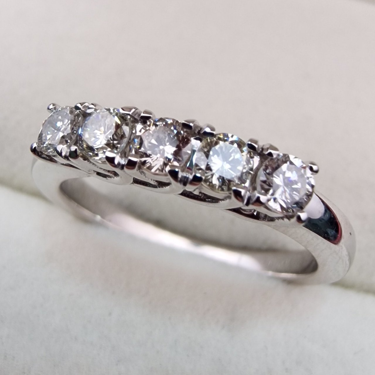 Кольцо Deimantas 102207902 17р 3,43гр 0,465ct. купить,NaN
