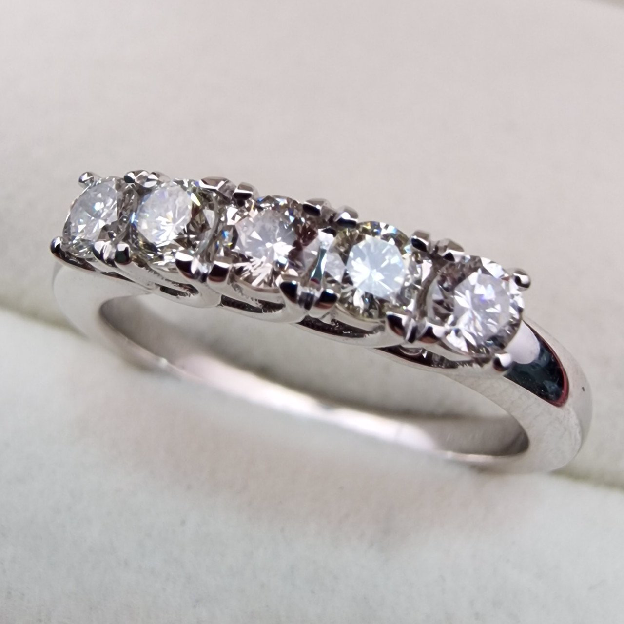 Кольцо Deimantas 102207902 17р 3,43гр 0,465ct. купить,NaN