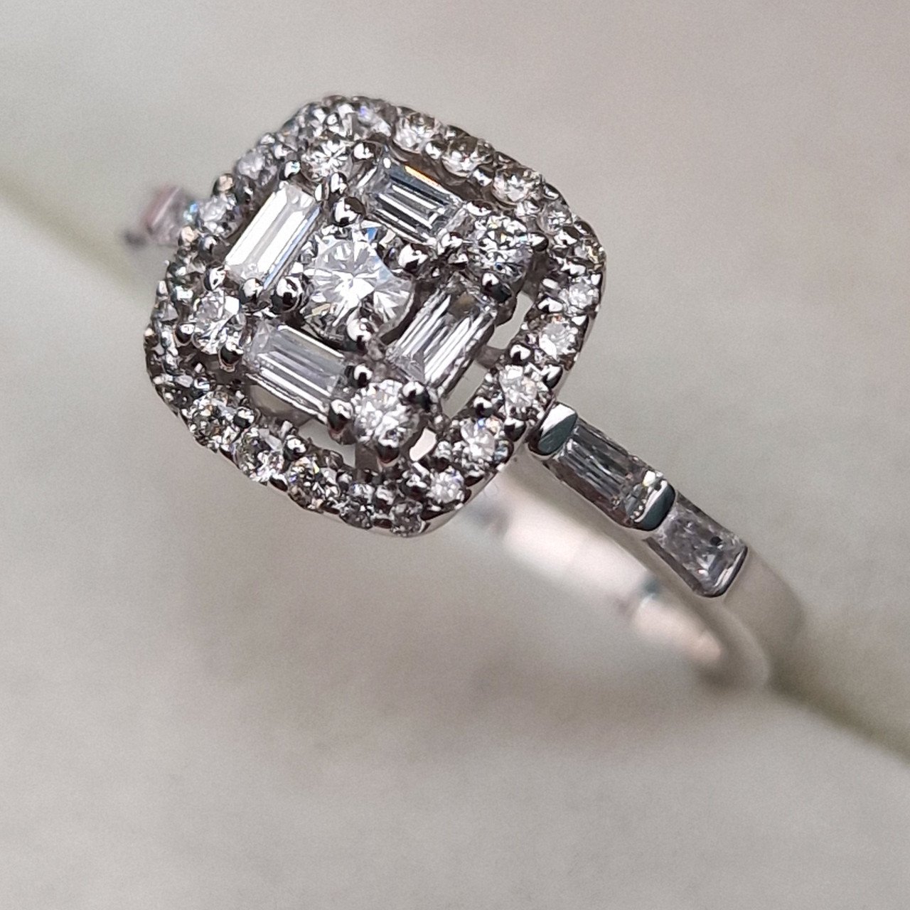Кольцо Deimantas 102243763 17р 3,23гр 0,96ct. купить,NaN