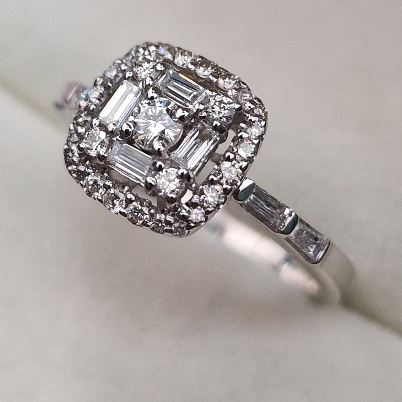 Кольцо Deimantas 102243763 17р 3,23гр 0,96ct. купить,NaN