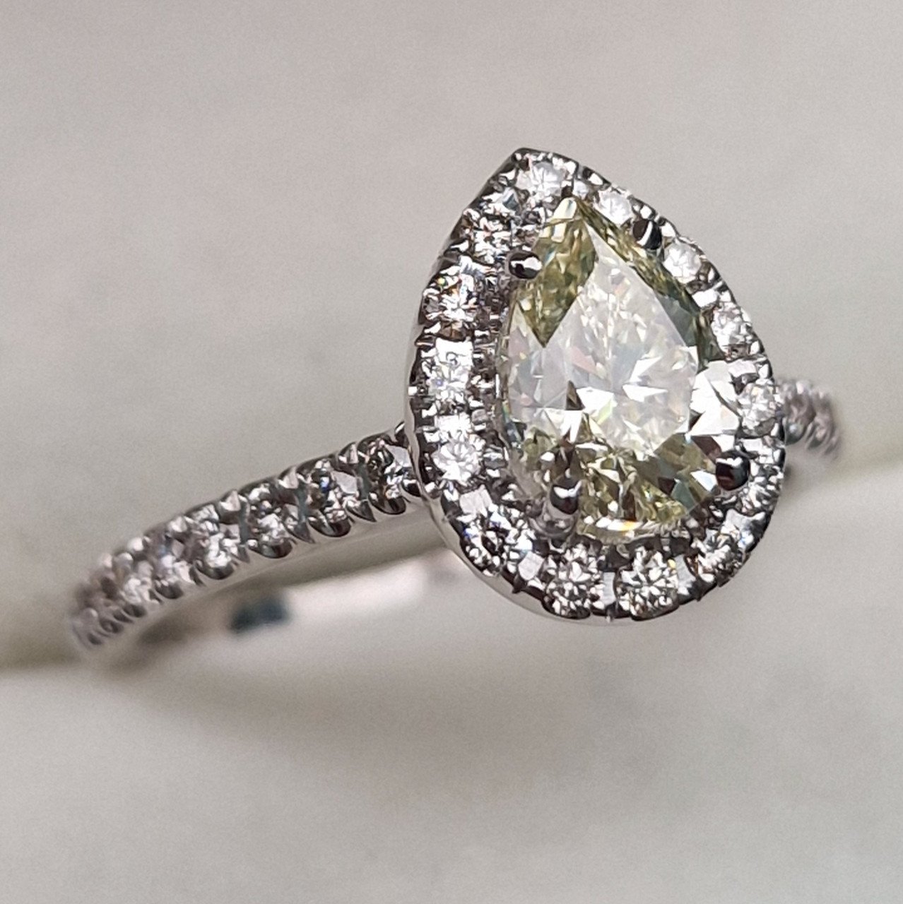 Кольцо Deimantas 102208299 17р 3,73гр 1,44ct. купить,NaN